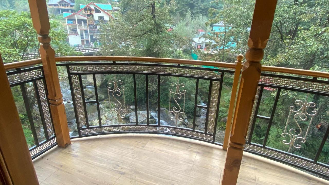 Madpackers Jibhi - Of Streamsides & Waterfalls Luaran gambar