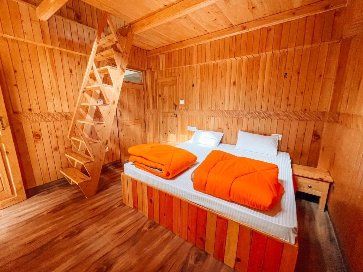Madpackers Jibhi - Of Streamsides & Waterfalls Luaran gambar