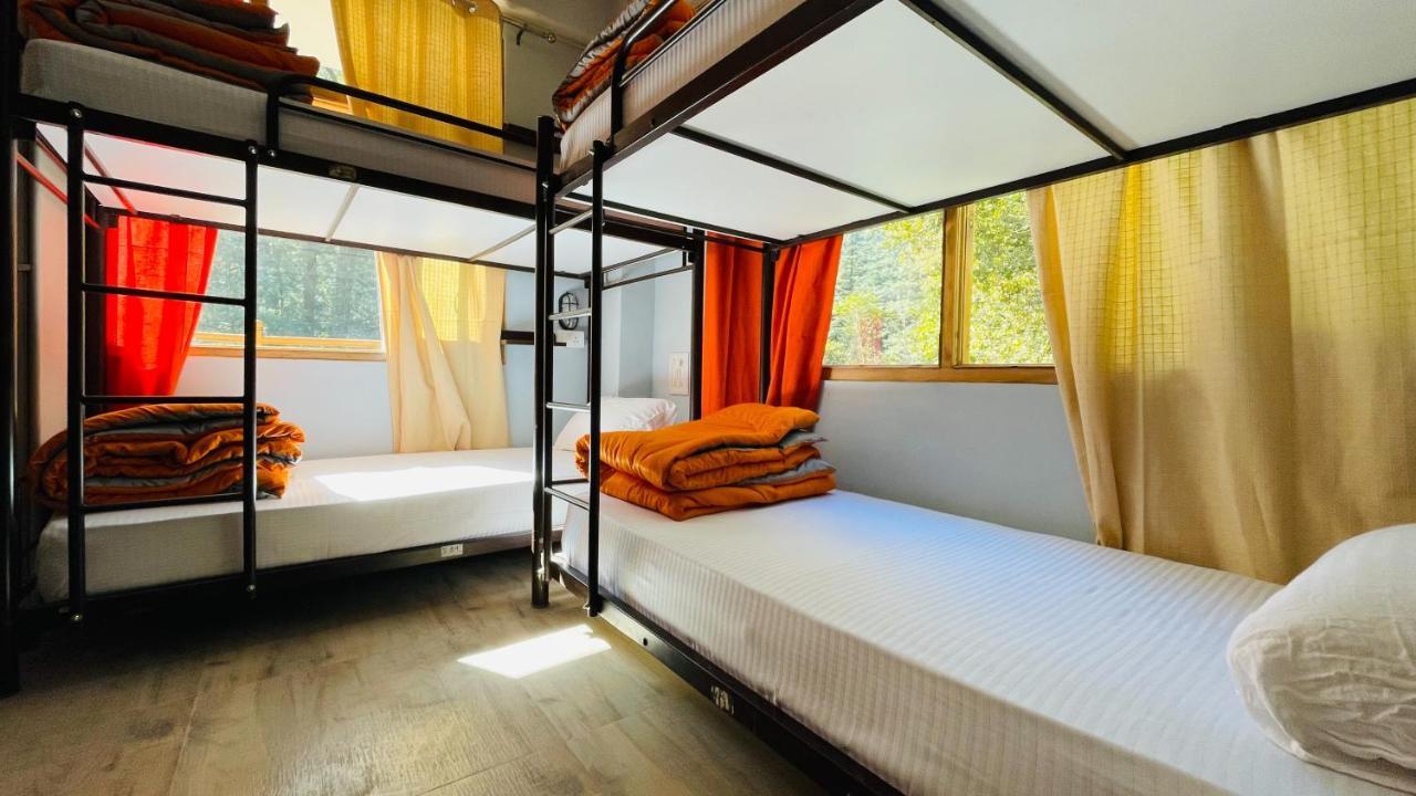 Madpackers Jibhi - Of Streamsides & Waterfalls Luaran gambar