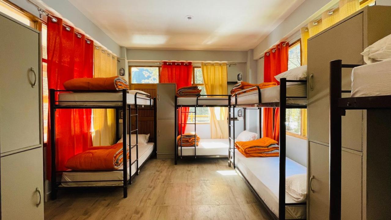 Madpackers Jibhi - Of Streamsides & Waterfalls Luaran gambar